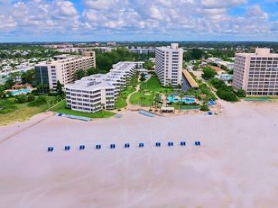 Siesta Key Beach Vacation Condo with Pool Great Amenities